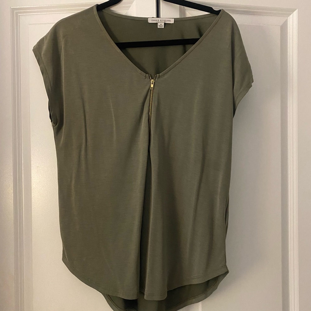 hunter green t shirt